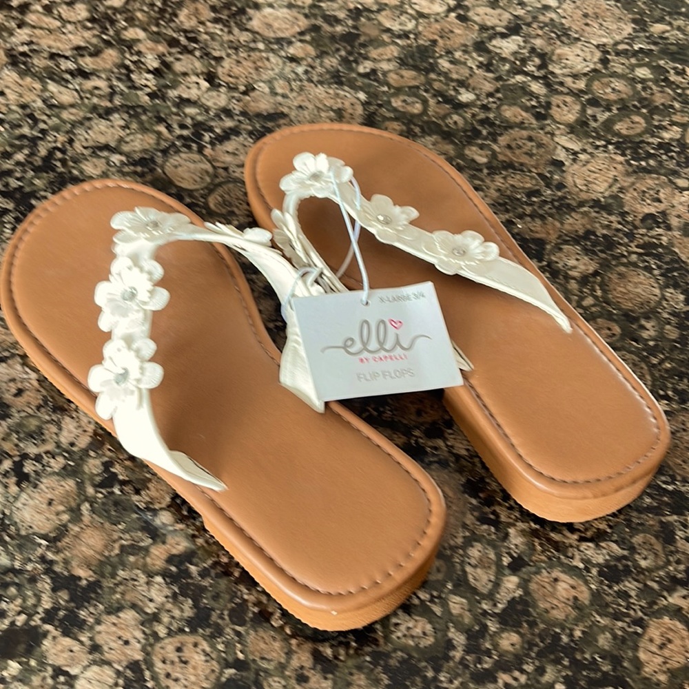 Kids 3/4 Flip Flops Never Worn